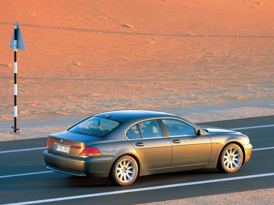  BMW 745i 2001 года  (фото 9 из 14)